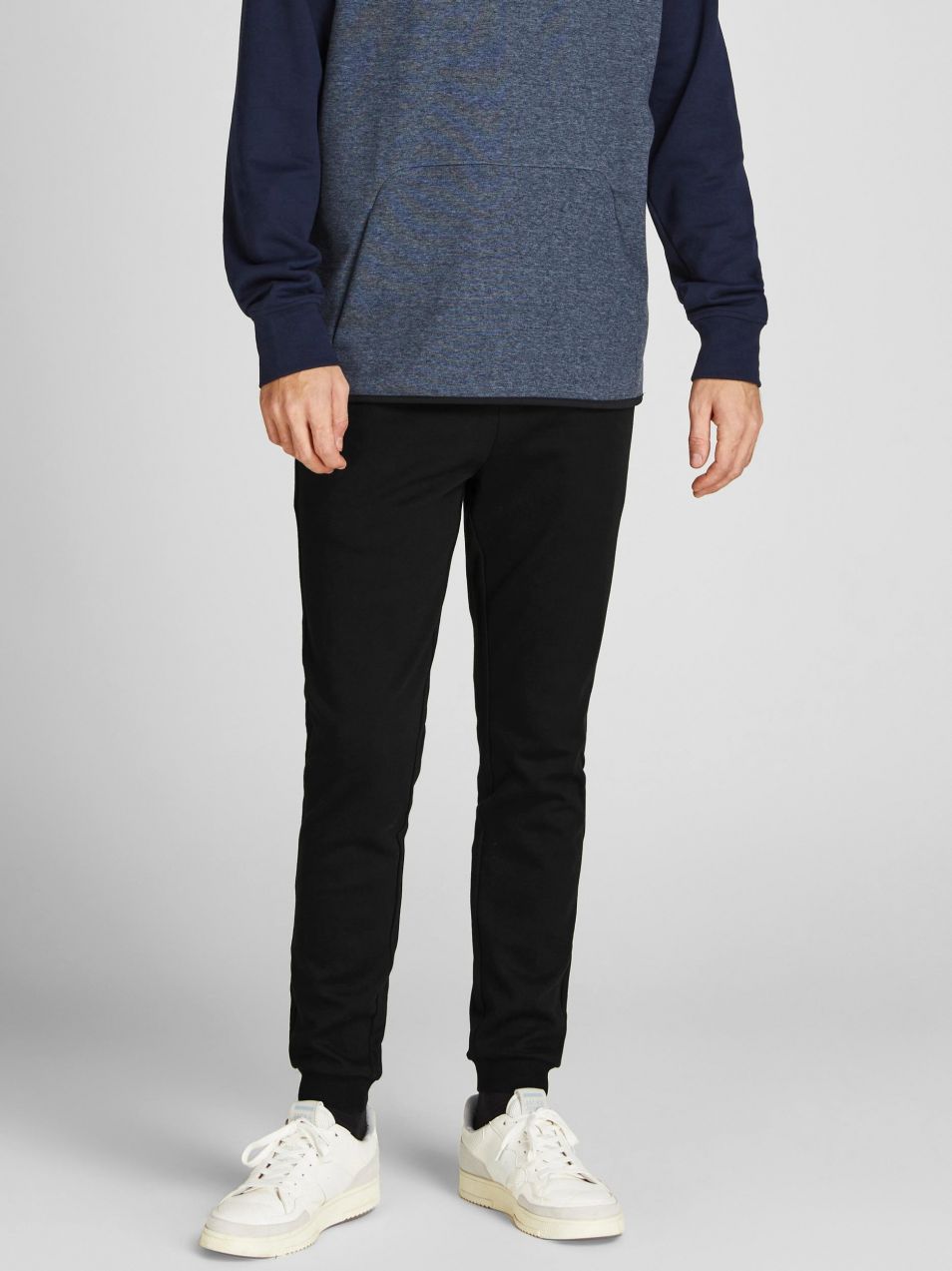 Čierne basic tepláky Jack & Jones New Basic