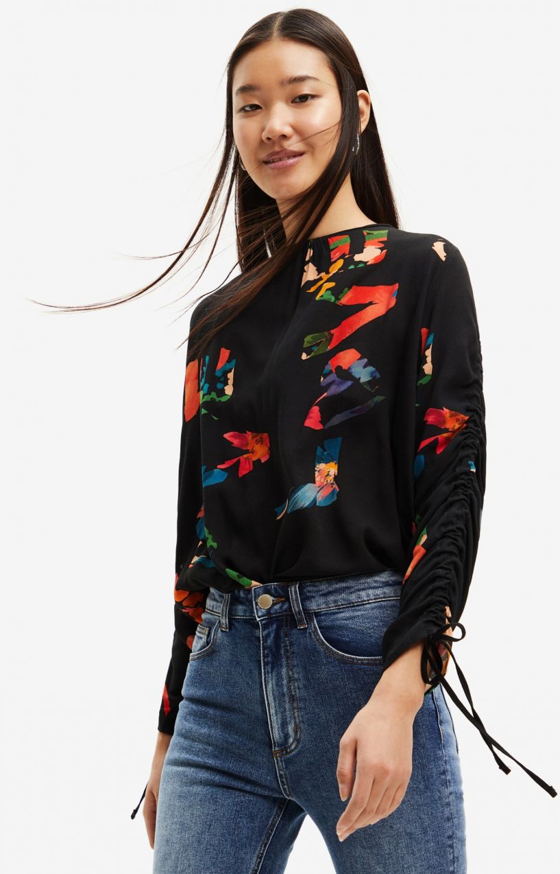 Čierna dámska vzorovaná blúzka Desigual Graphic Love