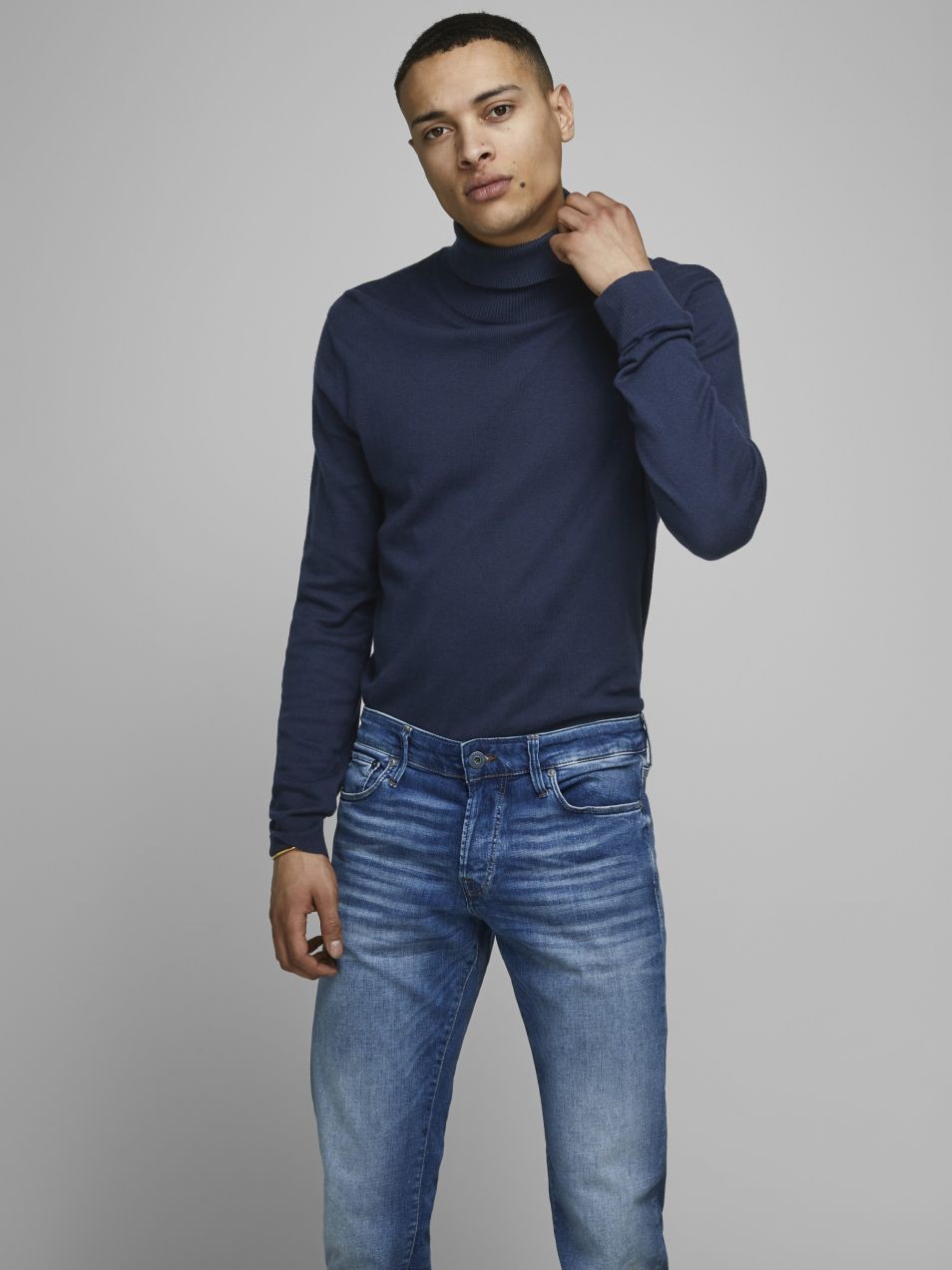Tmavomodrý basic rolák Jack & Jones Emil