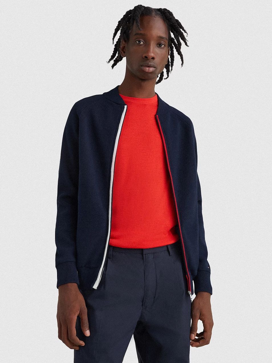 Tmavomodrý pánsky sveter Tommy Hilfiger