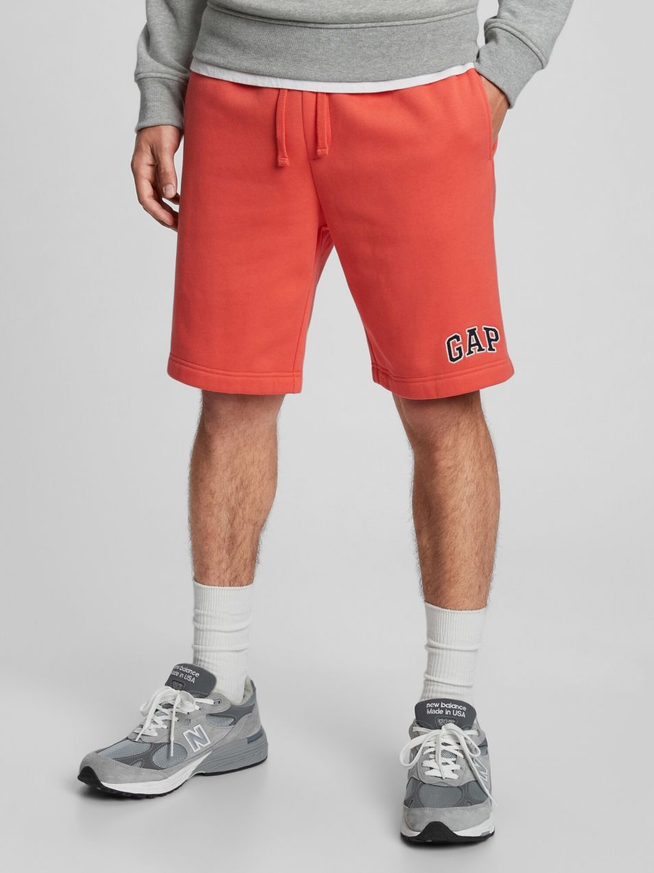 GAP červené pánske teplákové kraťasy Logo 9 shorts in fleece