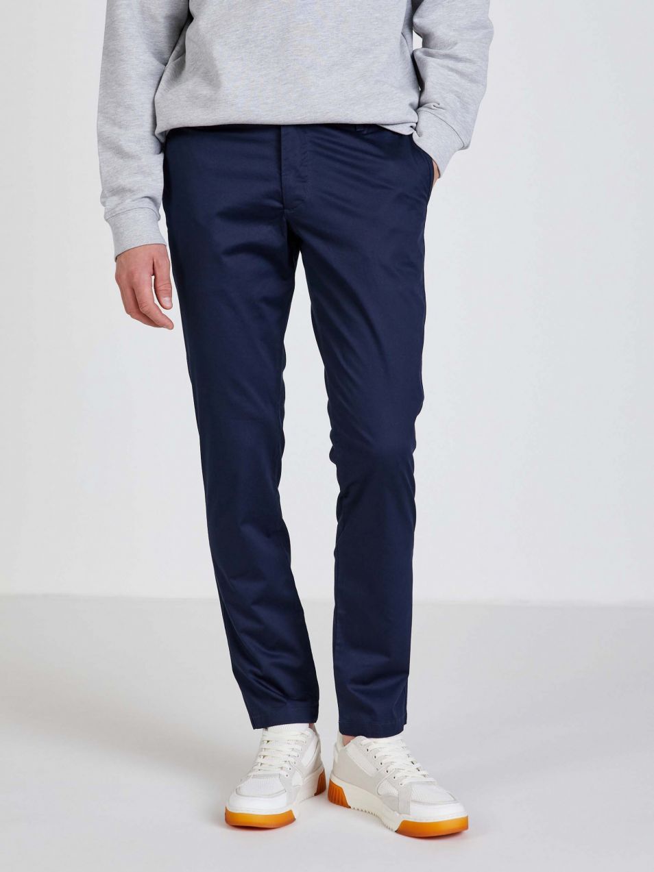 Tmavomodré pánske chino nohavice Armani Exchange