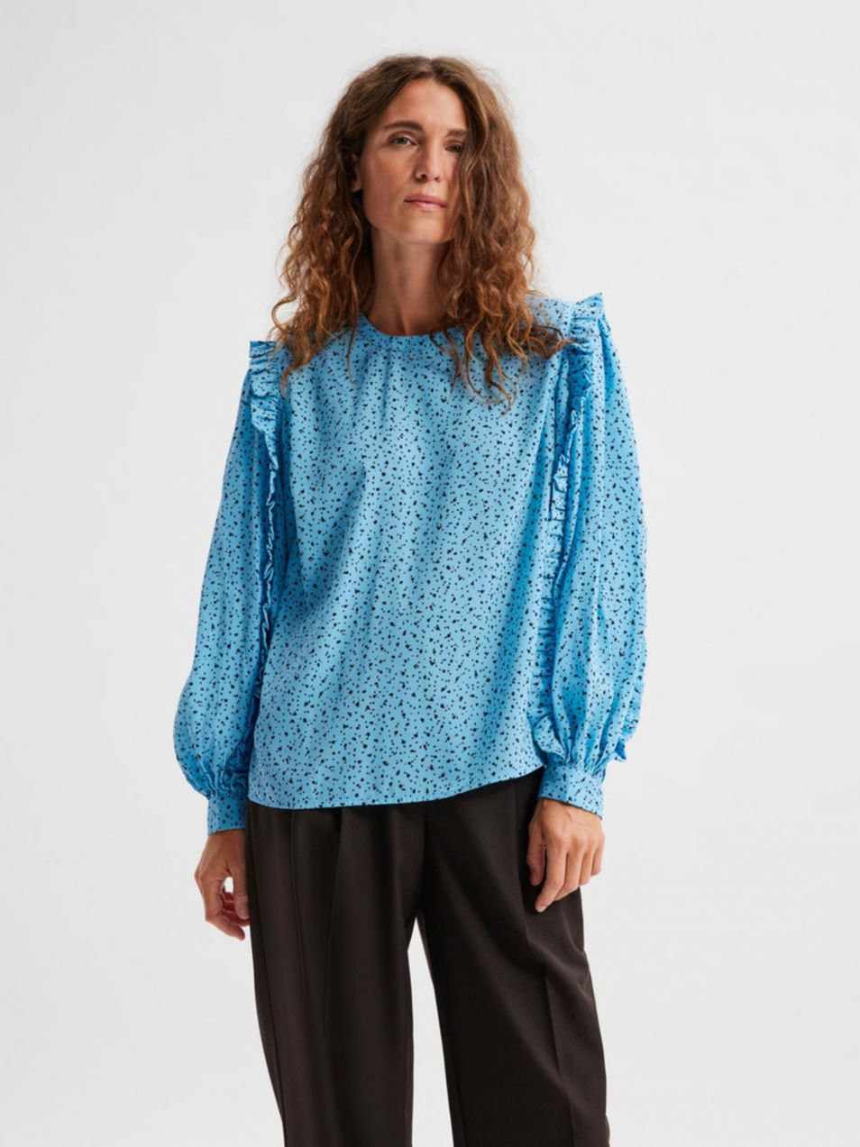 Jonni Blúzka Selected Femme 