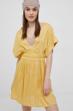 Šaty Roxy žltá farba, mini, áčkový strih galéria