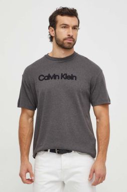 Bavlnené tričko Calvin Klein pánsky, šedá farba, s nášivkou