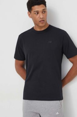Bavlnené tričko New Balance pánsky, čierna farba, s nášivkou