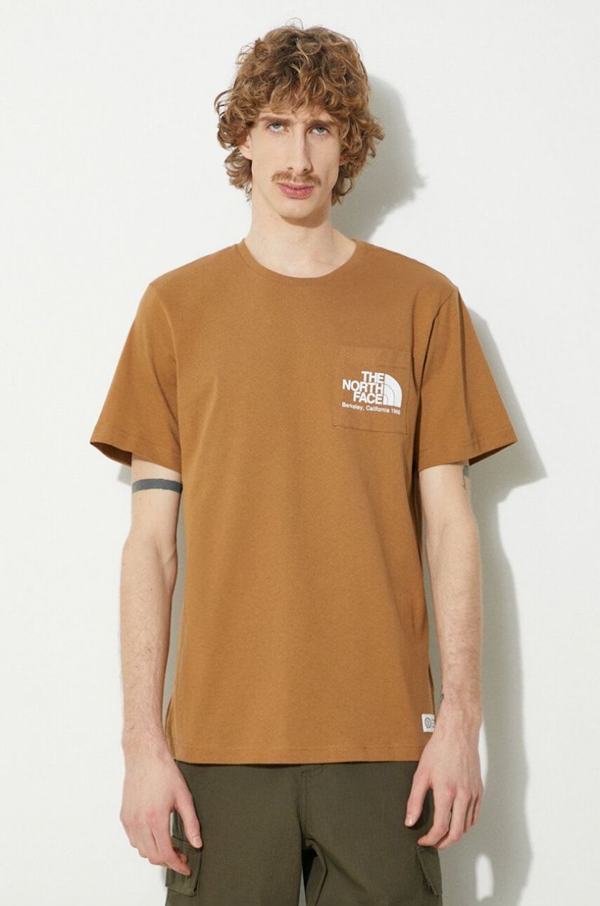 Bavlnené tričko The North Face M Berkeley California Pocket S/S Tee pánske, hnedá farba, s potlačou, NF0A87U21731