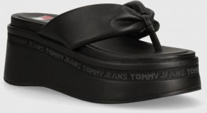 Žabky Tommy Jeans TJW WEDGE SANDAL dámske, čierna farba, na platforme, EN0EN02457