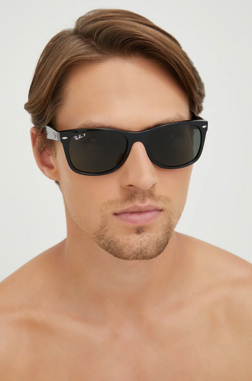 Slnečné okuliare Ray-Ban NEW WAYFARER pánske, čierna farba, 0RB2132