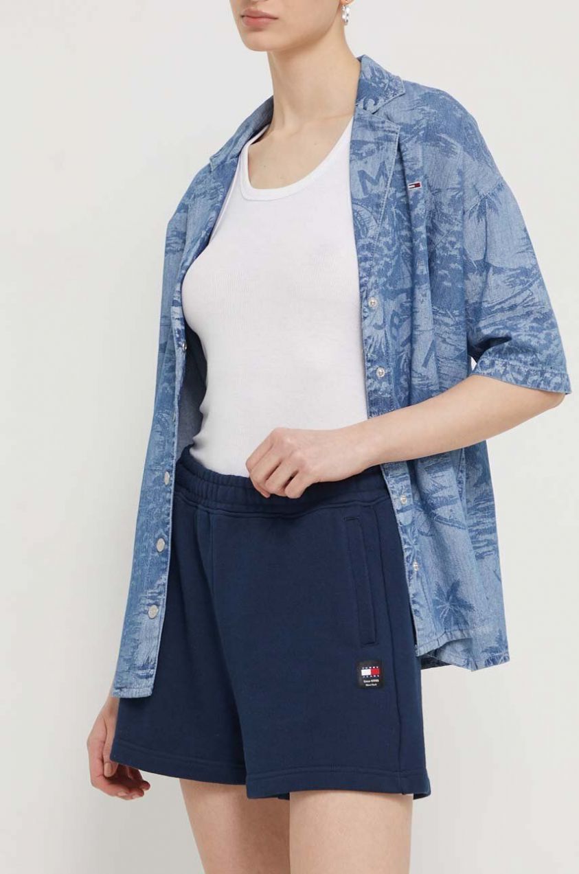 Bavlnené šortky Tommy Jeans tmavomodrá farba,jednofarebné,vysoký pás,DW0DW17772
