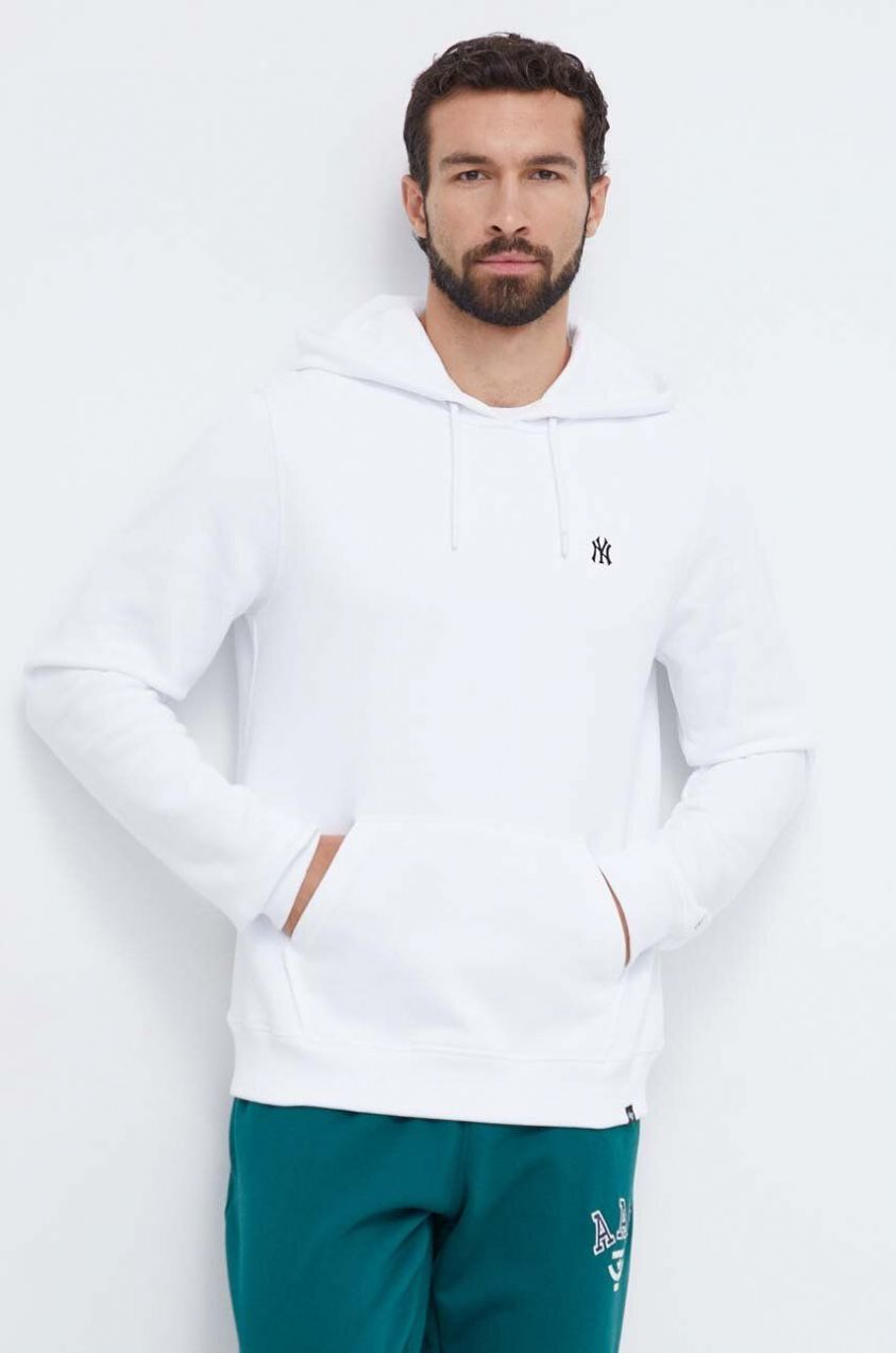 Mikina 47 brand MLB New York Yankees pánska, biela farba, s kapucňou, s nášivkou