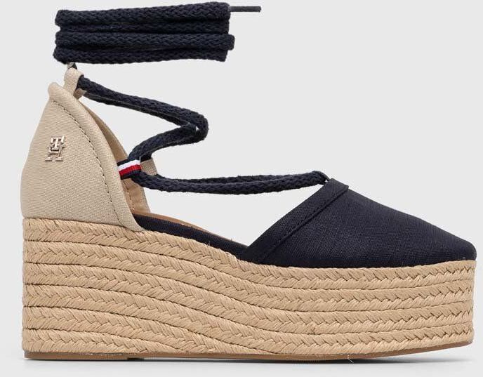 Espadrilky Tommy Hilfiger CLOSED TOE LINEN FLATFORM dámske, tmavomodrá farba, na kline, FW0FW07746