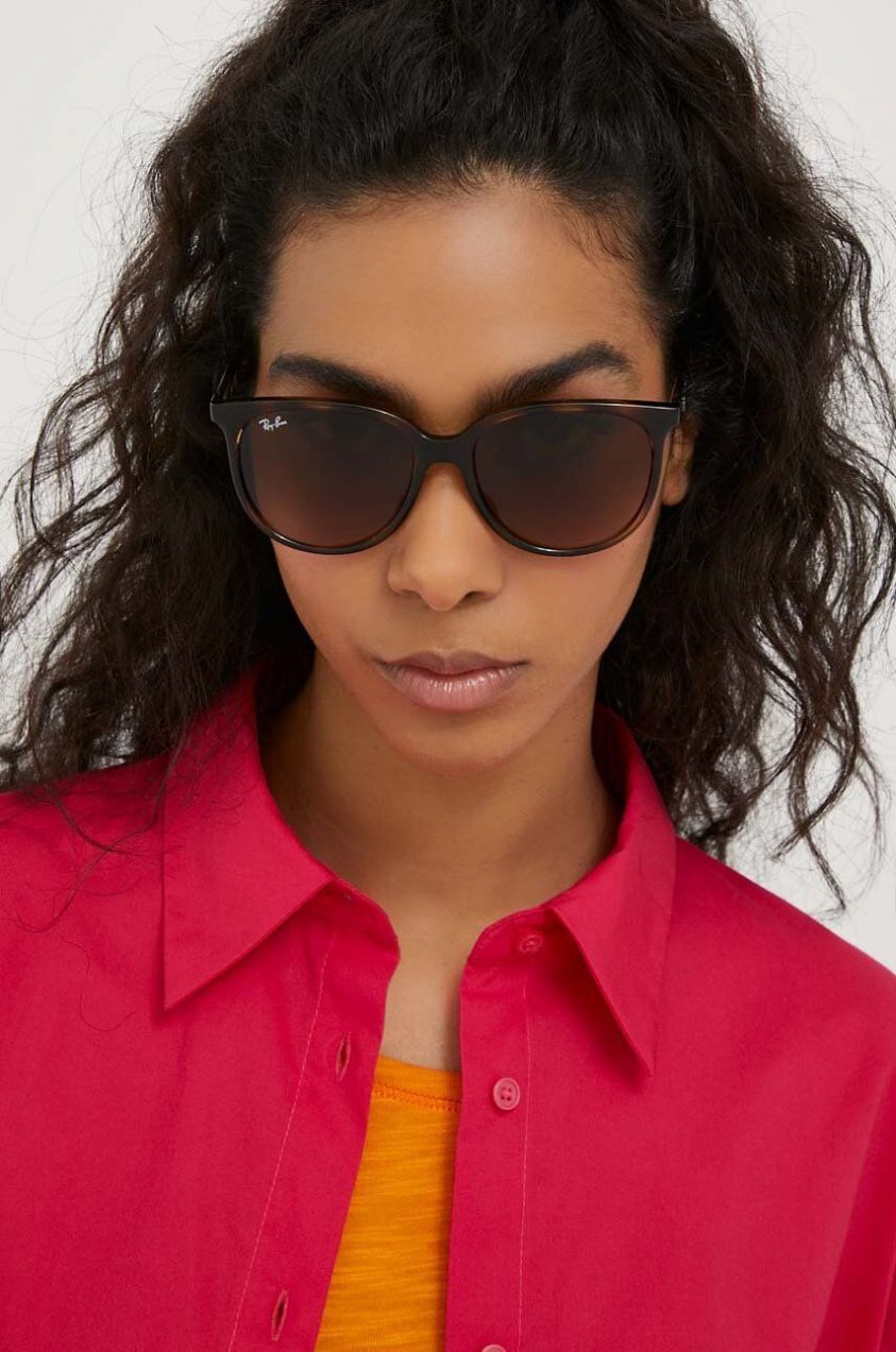 Slnečné okuliare Ray-Ban dámske, hnedá farba, 0RB4378