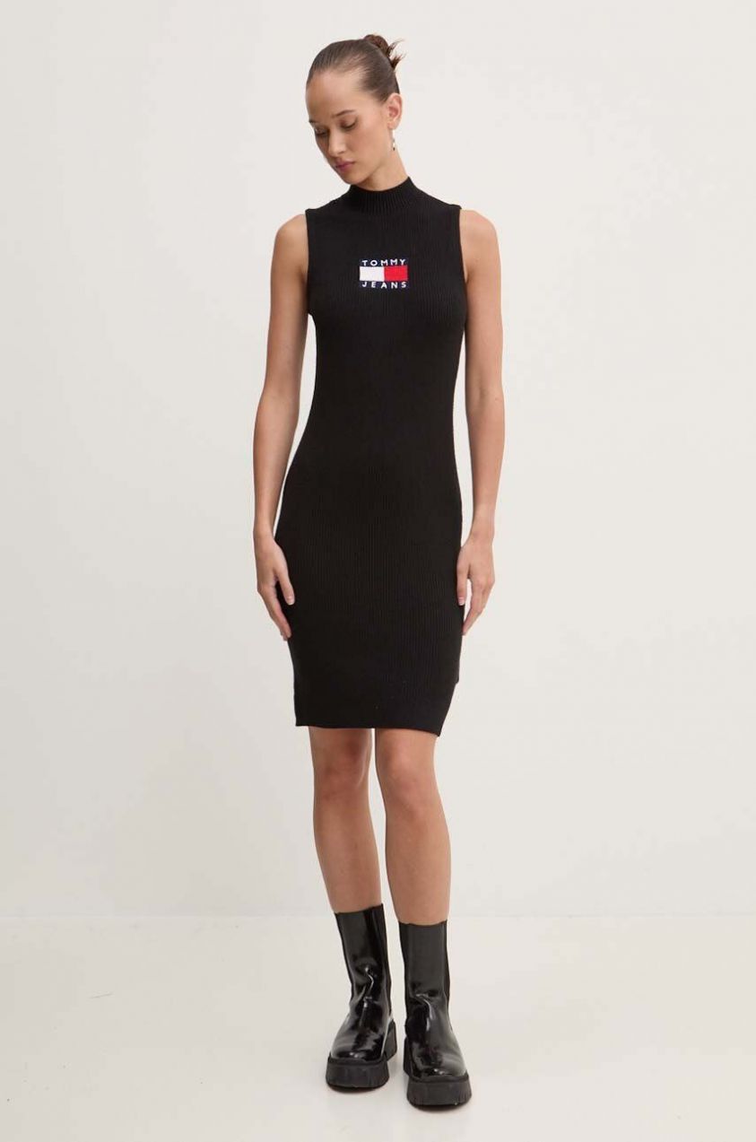 Šaty Tommy Jeans čierna farba, mini, priliehavá, DW0DW18607