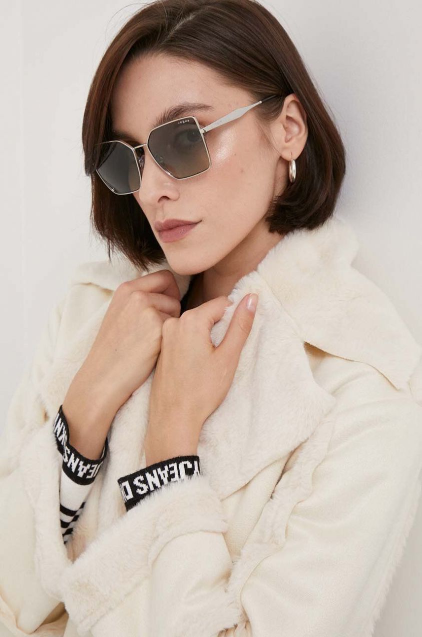 Slnečné okuliare VOGUE dámske, šedá farba, 0VO4284S