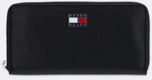 Peňaženka Tommy Jeans dámska, čierna farba, AW0AW16980