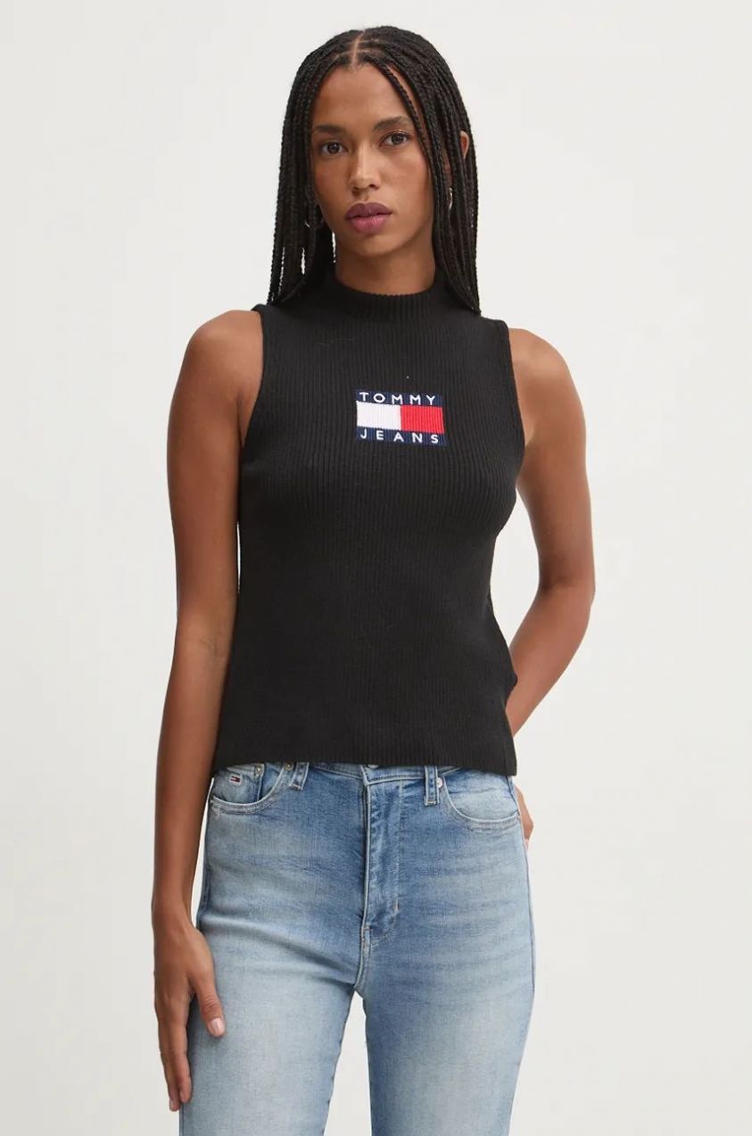 Vesta Tommy Jeans čierna farba, tenká, s polorolákom, DW0DW18527