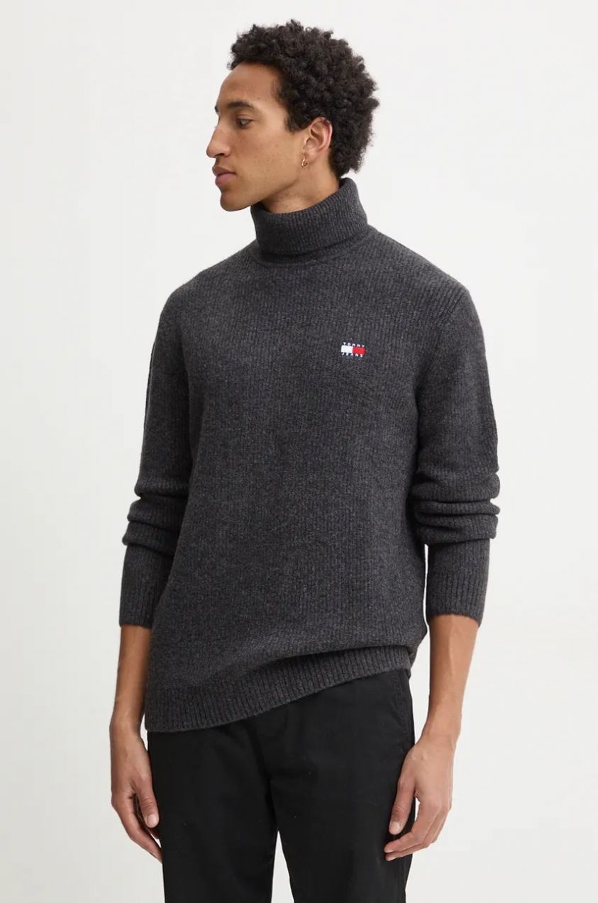 Sveter s prímesou vlny Tommy Jeans pánsky, šedá farba, s rolákom, DM0DM20602