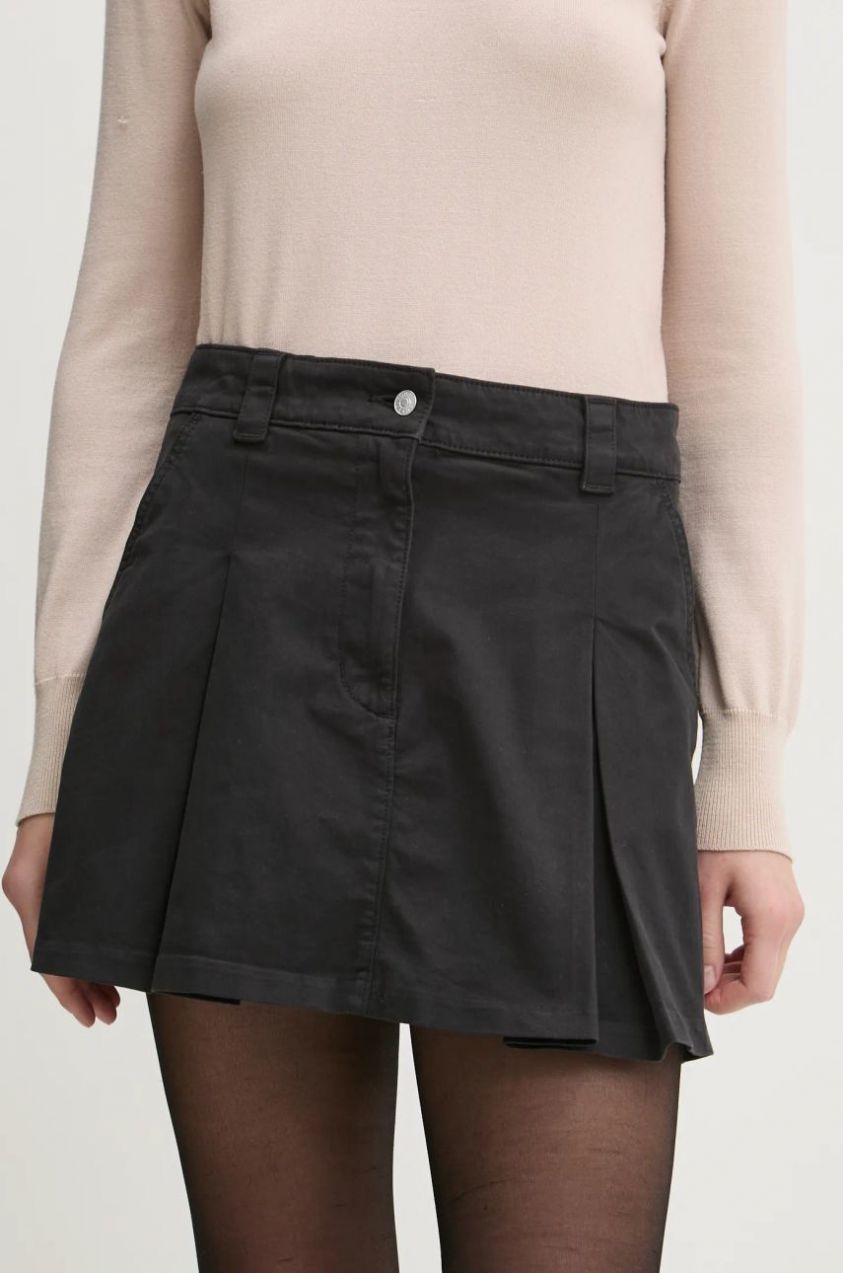 Rifľová sukňa Tommy Jeans čierna farba, mini, áčkový strih, DW0DW19366