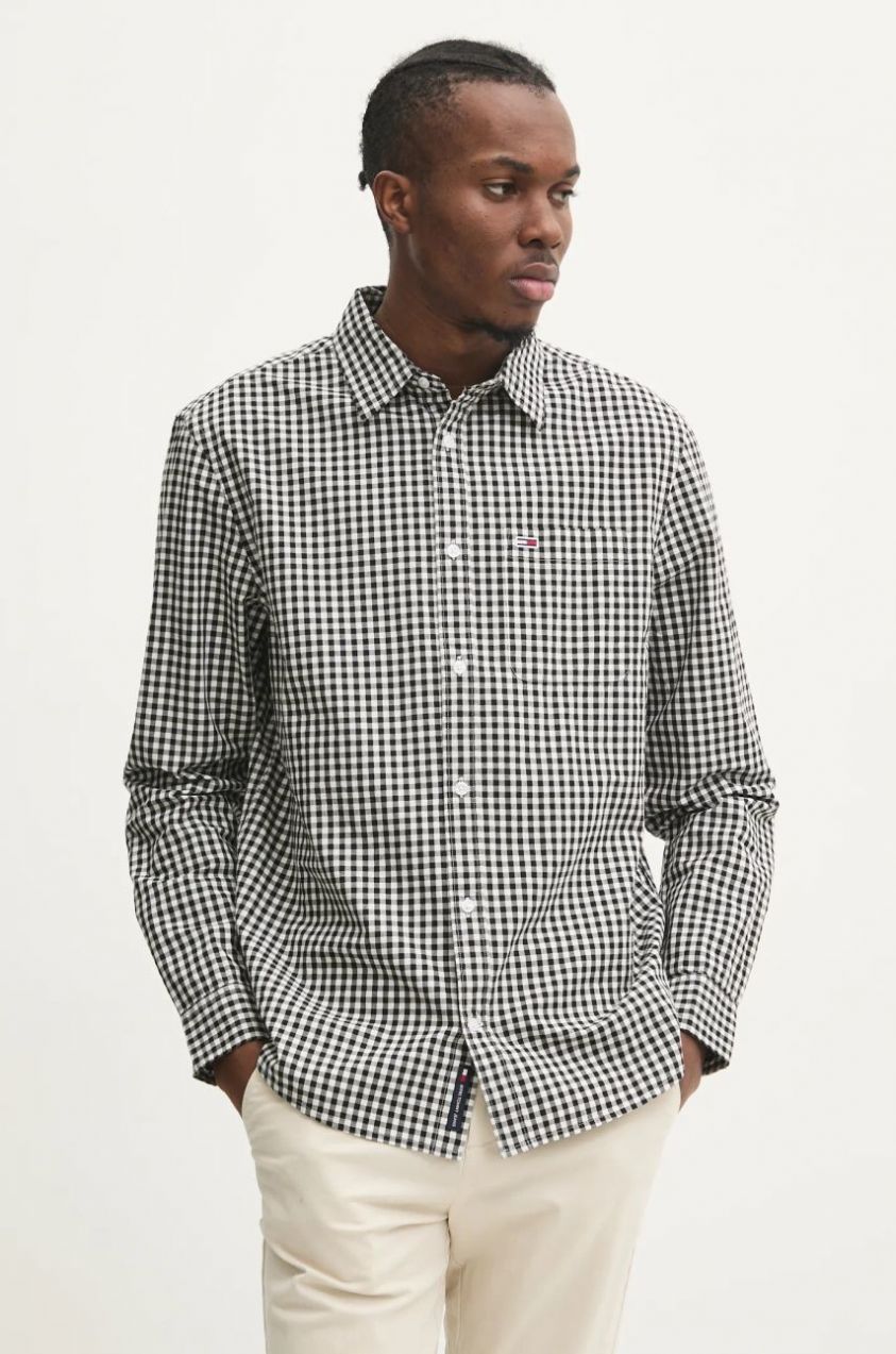 Bavlnená košeľa Tommy Jeans pánska, čierna farba, regular, s klasickým golierom, DM0DM21115