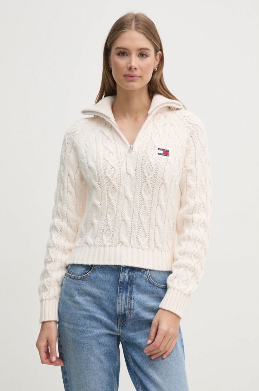 Sveter s prímesou vlny Tommy Jeans dámsky, béžová farba, s rolákom, DW0DW20269