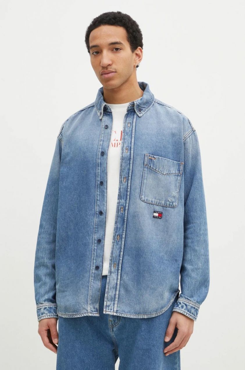 Rifľová košeľa Tommy Jeans pánska, voľný strih, s golierom button-down, DM0DM20650