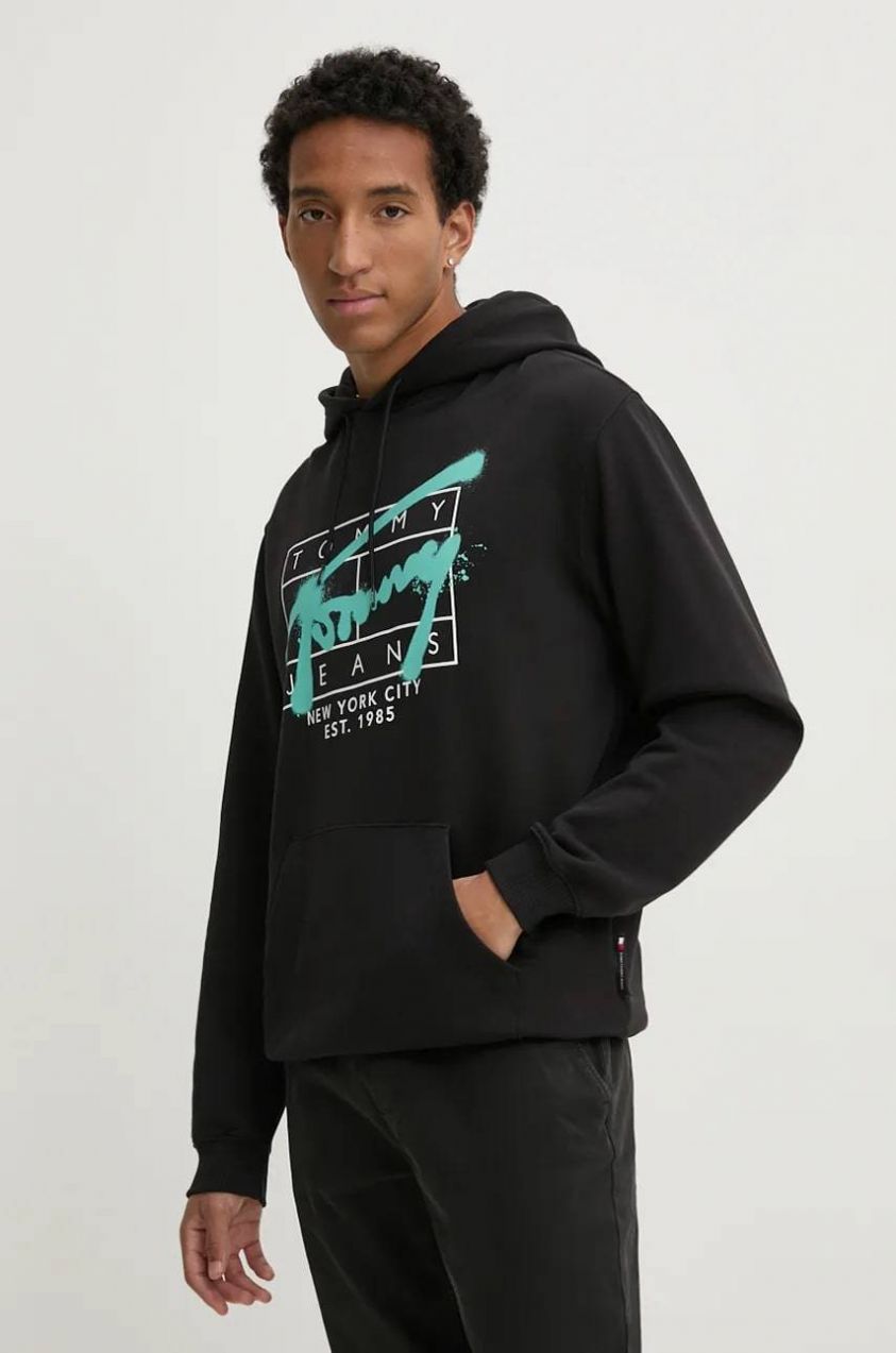 Bavlnená mikina Tommy Jeans pánska, čierna farba, s kapucňou, s potlačou, DM0DM20593