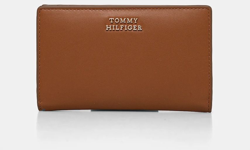 Kožená peňaženka Tommy Hilfiger dámska, hnedá farba, AW0AW17362