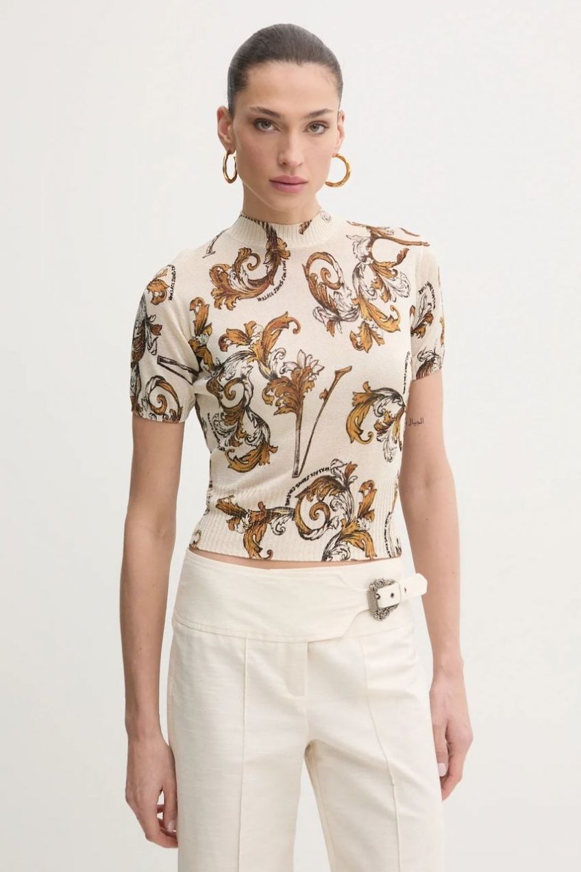 Sveter Versace Jeans Couture dámsky, béžová farba, tenký, s polorolákom, 78HAFM07 CMN45