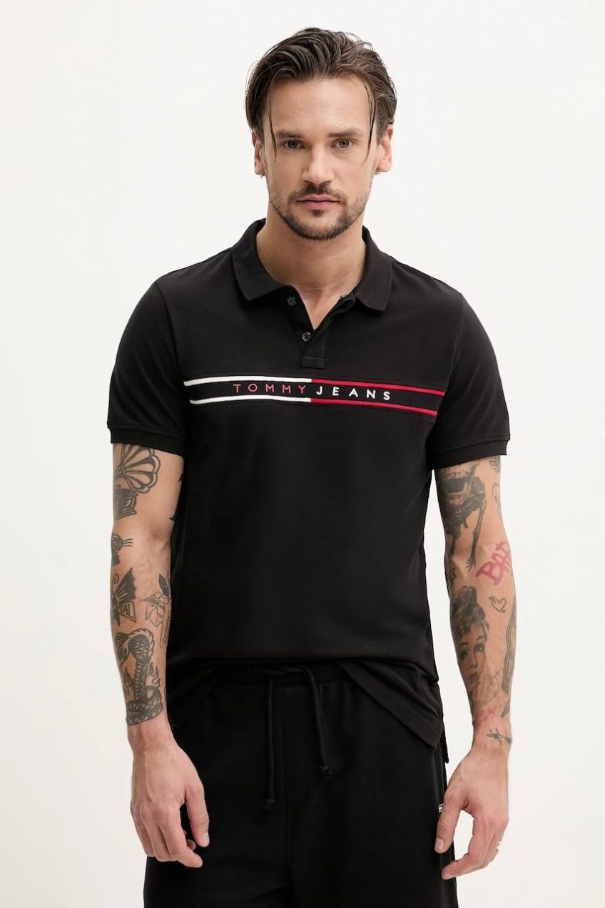 Bavlnené polo tričko Tommy Jeans pánske, čierna farba, s nášivkou, DM0DM20916
