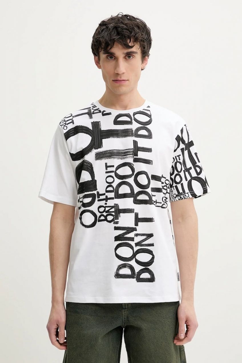 Bavlnené tričko Desigual LONDON pánske, biela farba, s potlačou, 25SMTK12