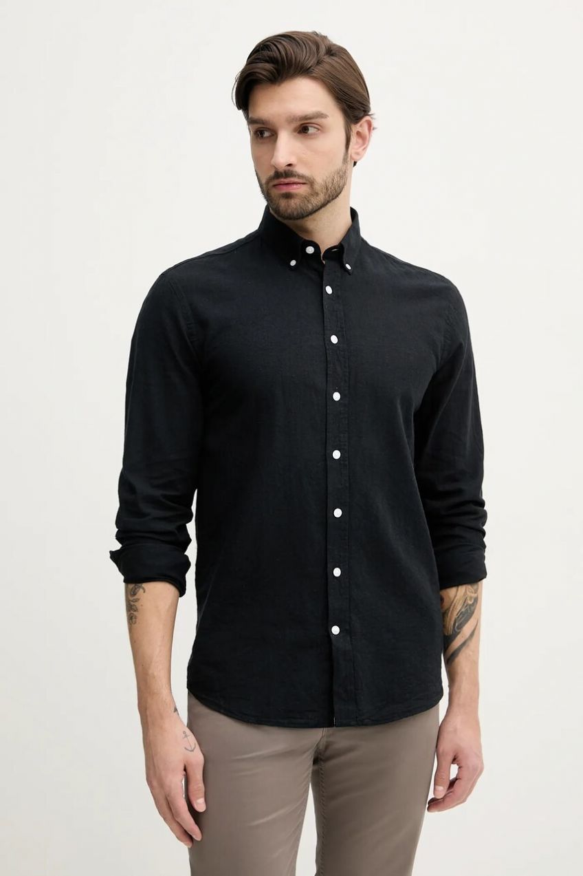Ľanová košeľa Lindbergh pánska, čierna farba, voľný strih, s golierom button-down, 30-203344B