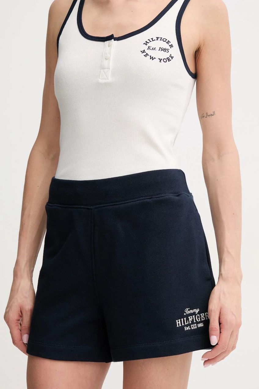 Bavlnené šortky Tommy Hilfiger tmavomodrá farba, s nášivkou, vysoký pás, WW0WW45518
