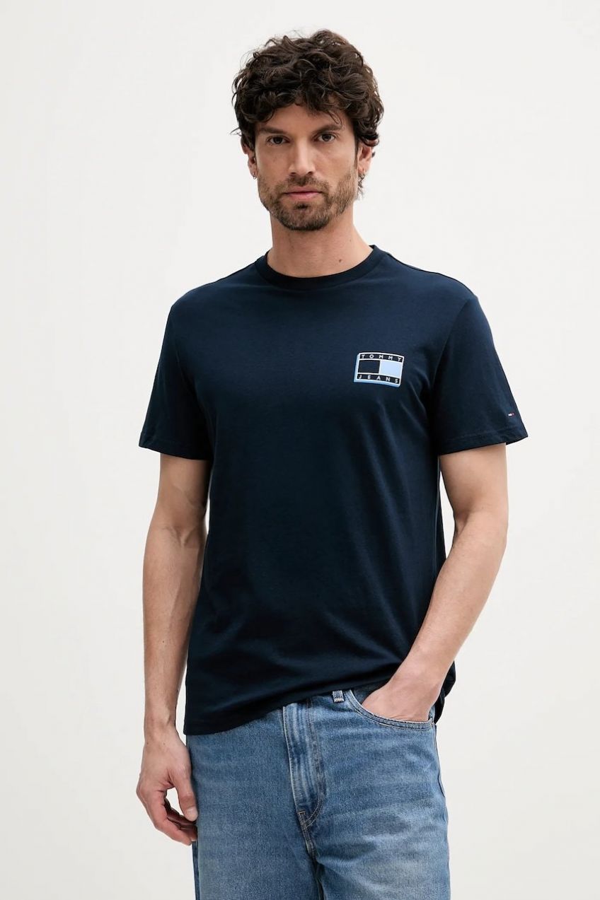 Bavlnené tričko Tommy Jeans pánske, tmavomodrá farba, s potlačou, DM0DM21577