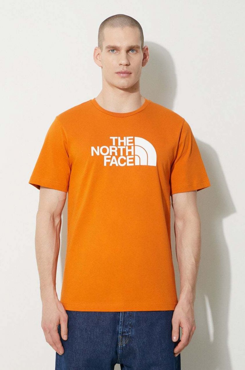 Bavlnené tričko The North Face M S/S Easy Tee pánske, oranžová farba, s potlačou, NF0A87N5PCO1