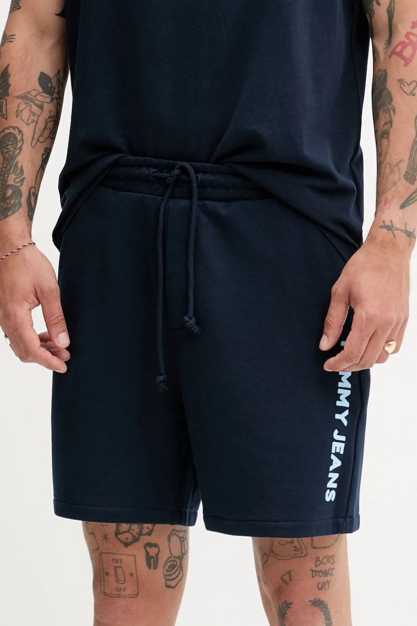Bavlnené šortky Tommy Jeans tmavomodrá farba, DM0DM21781