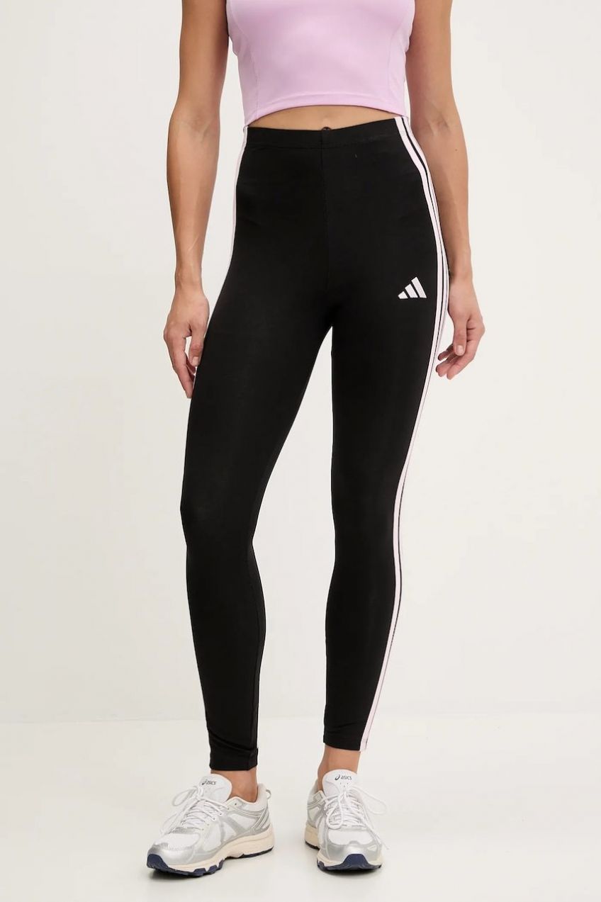 Legíny adidas Essentials čierna farba, s nášivkou, JW1815