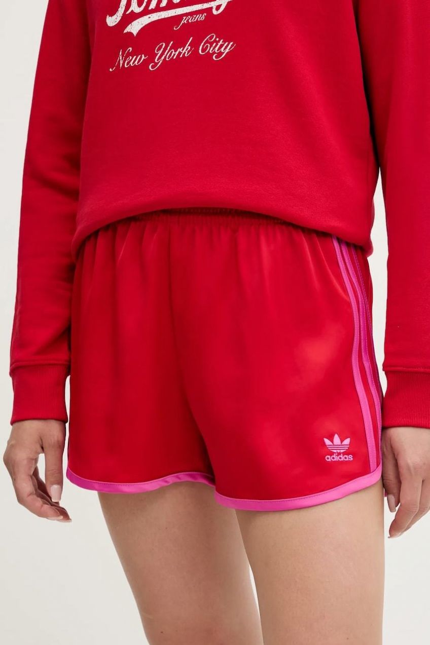 Šortky adidas Originals 3-Stripes červená farba, s nášivkou, vysoký pás, JZ3513