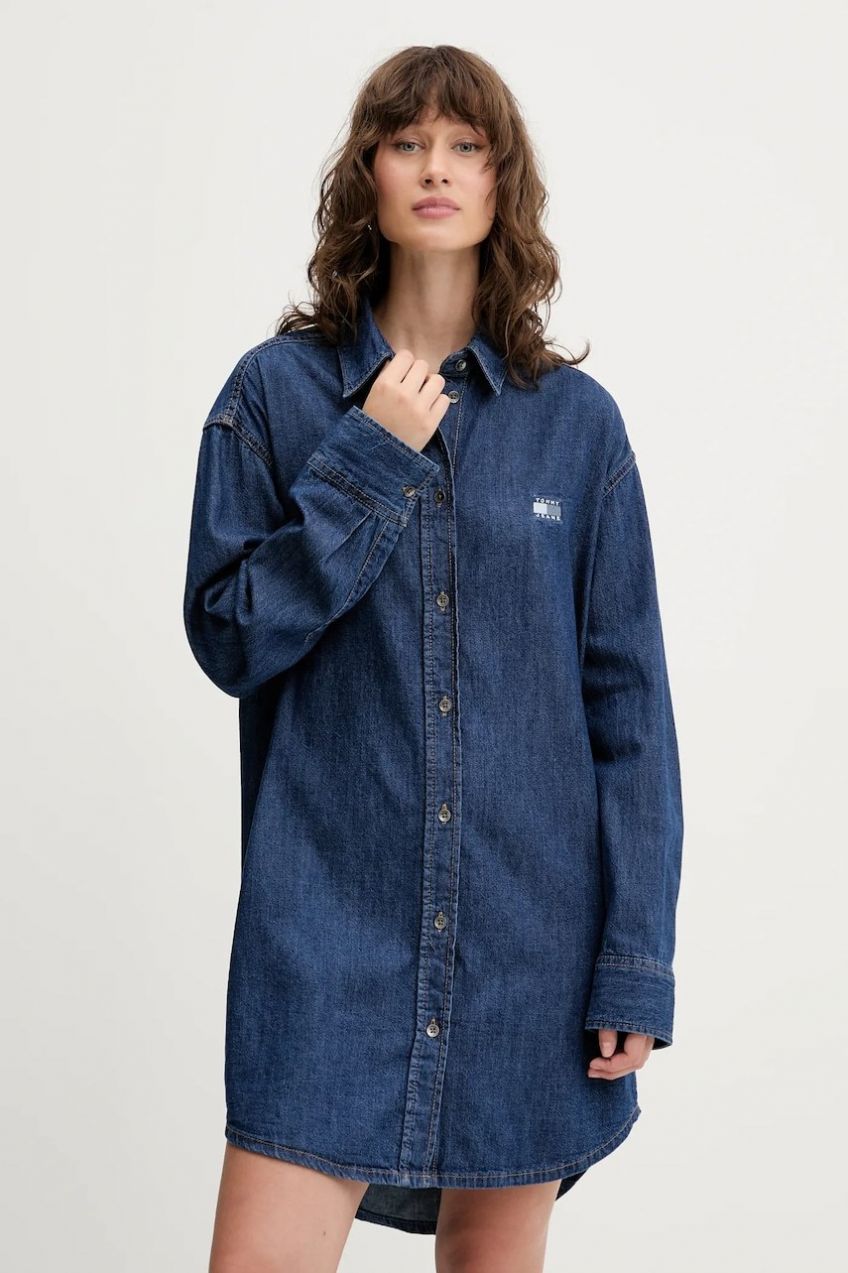 Rifľové šaty Tommy Jeans modrá farba, mini, oversize, DW0DW21420