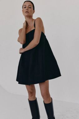 Šaty MUUV. JELLE čierna farba, mini, oversize