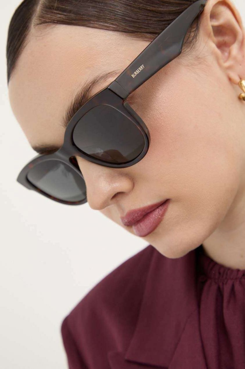 Slnečné okuliare Burberry dámske, hnedá farba, 0BE4432U,