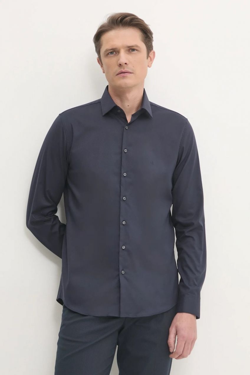 Košeľa Calvin Klein pánska, tmavomodrá farba, slim, s klasickým golierom, K10K114326