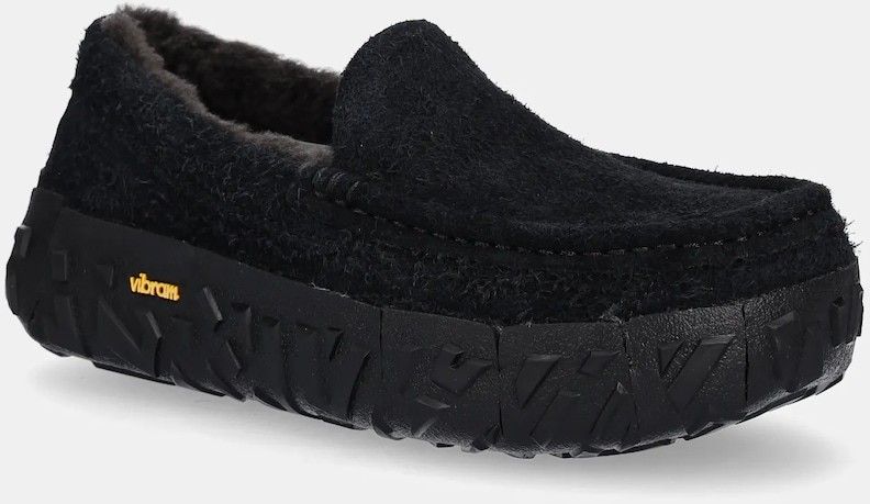 Semišové mokasíny UGG Ascot Wrap Tech pánske, čierna farba, 1167670-BLK