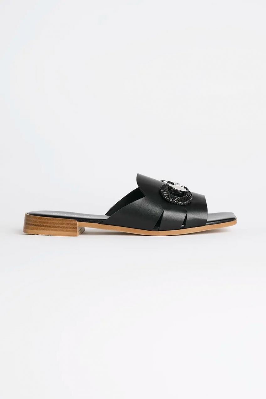 Kožené šľapky Karl Lagerfeld PETALO BROOCH SLIDE dámske, čierna farba, KL80725