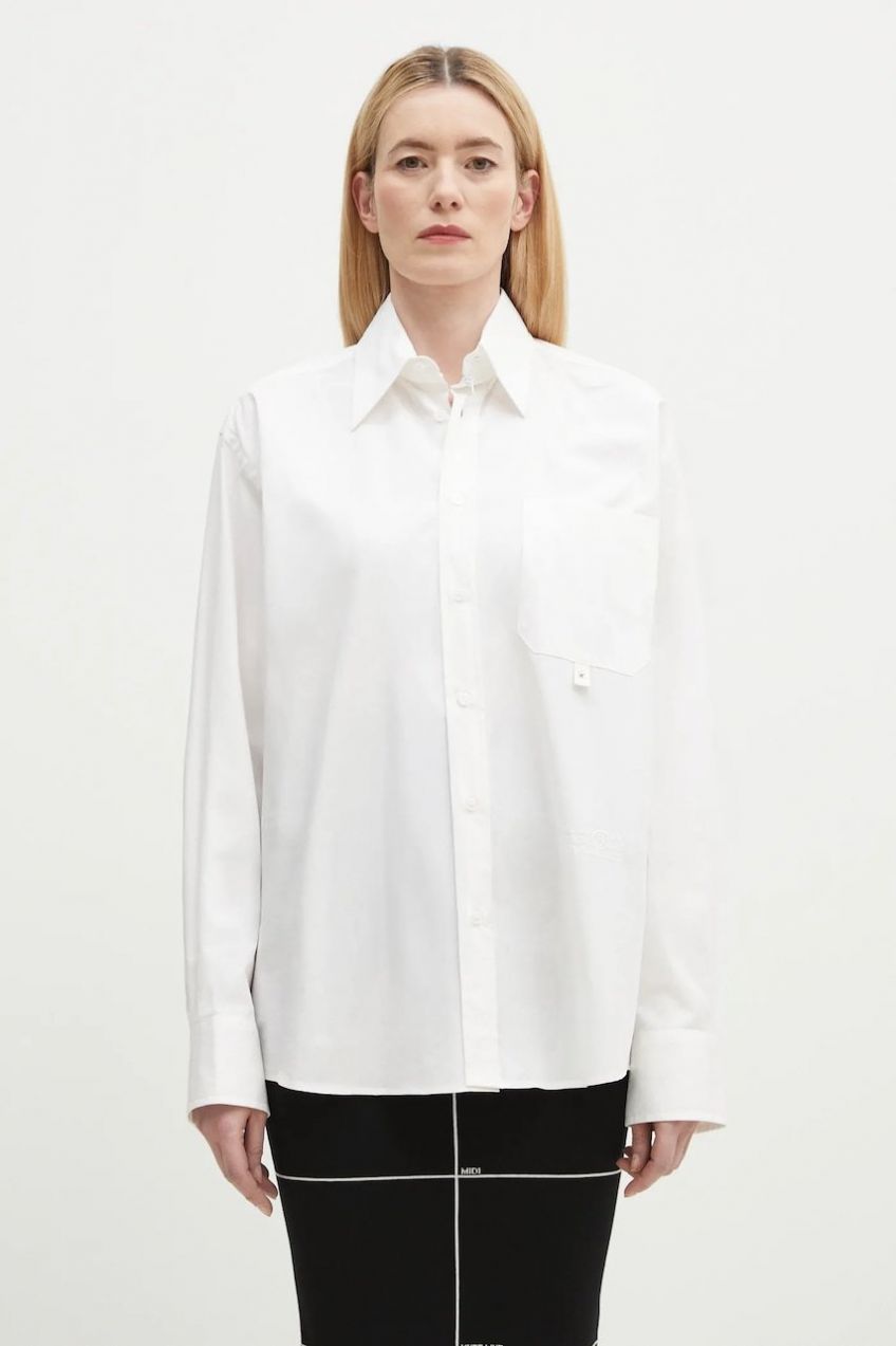 Bavlnená košeľa MM6 Maison Margiela pánska, biela farba, voľný strih, s klasickým golierom, SH0DT0020