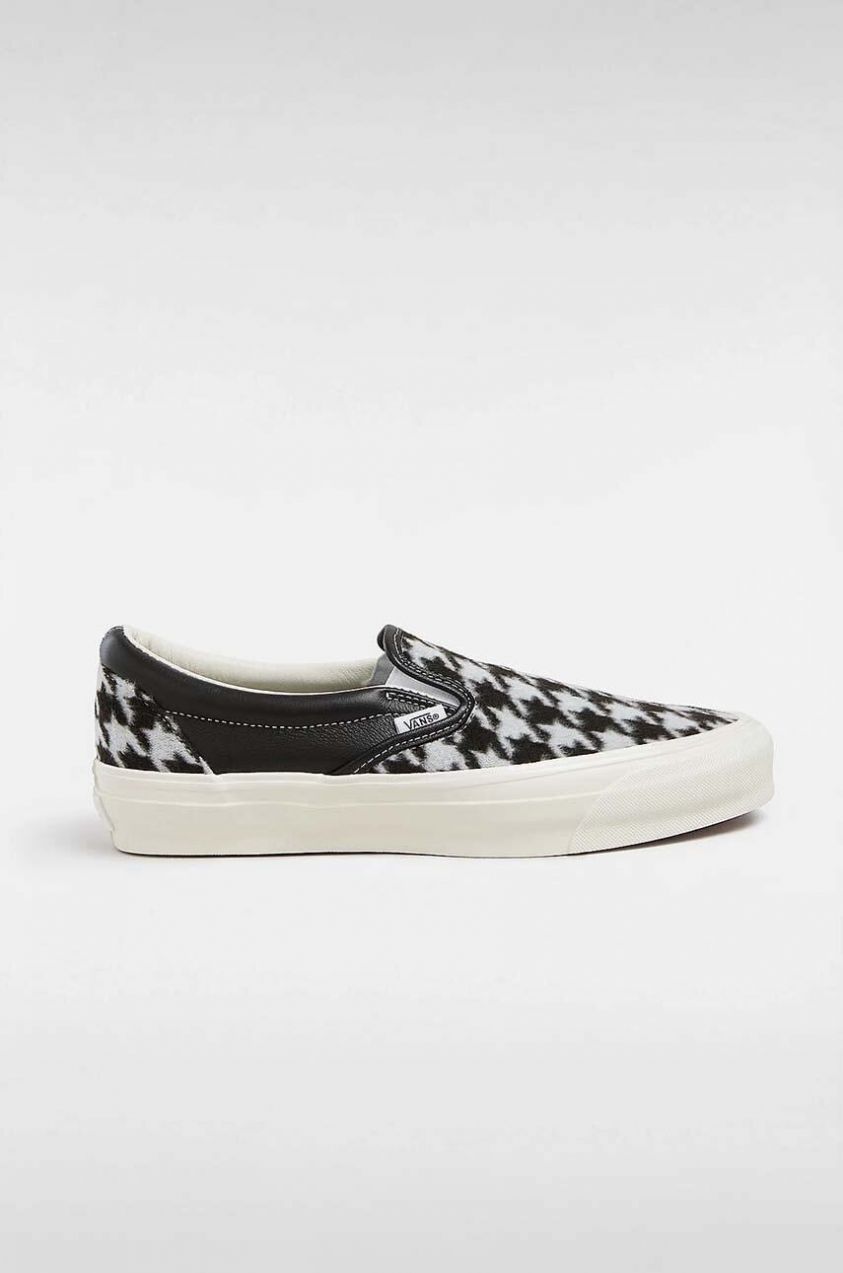 Tenisky Vans Premium Classics LX Slip-On Reissue 98 pánske, čierna farba, VN000CSEBLK1