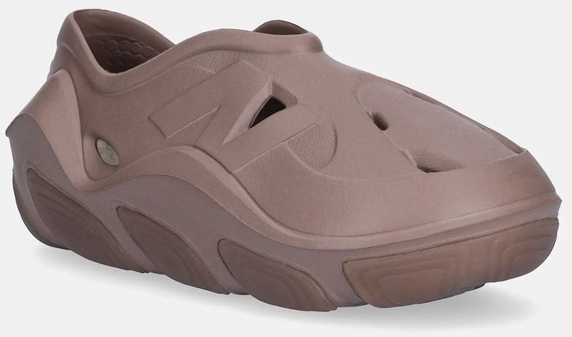 Šľapky New Balance RCVRY hnedá farba, RCVRYEES