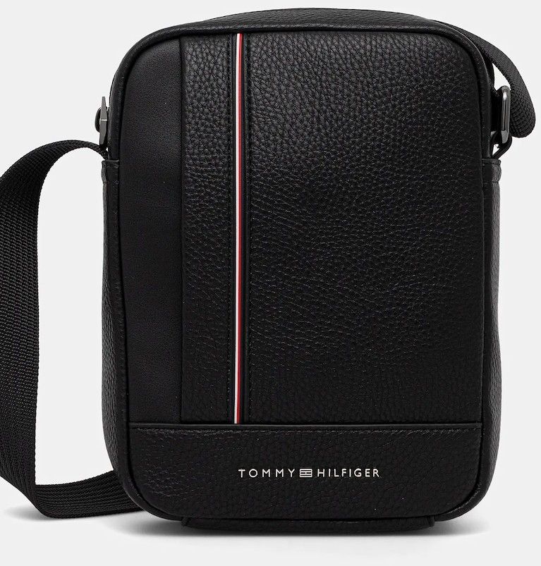 Malá taška Tommy Hilfiger čierna farba, AM0AM13632