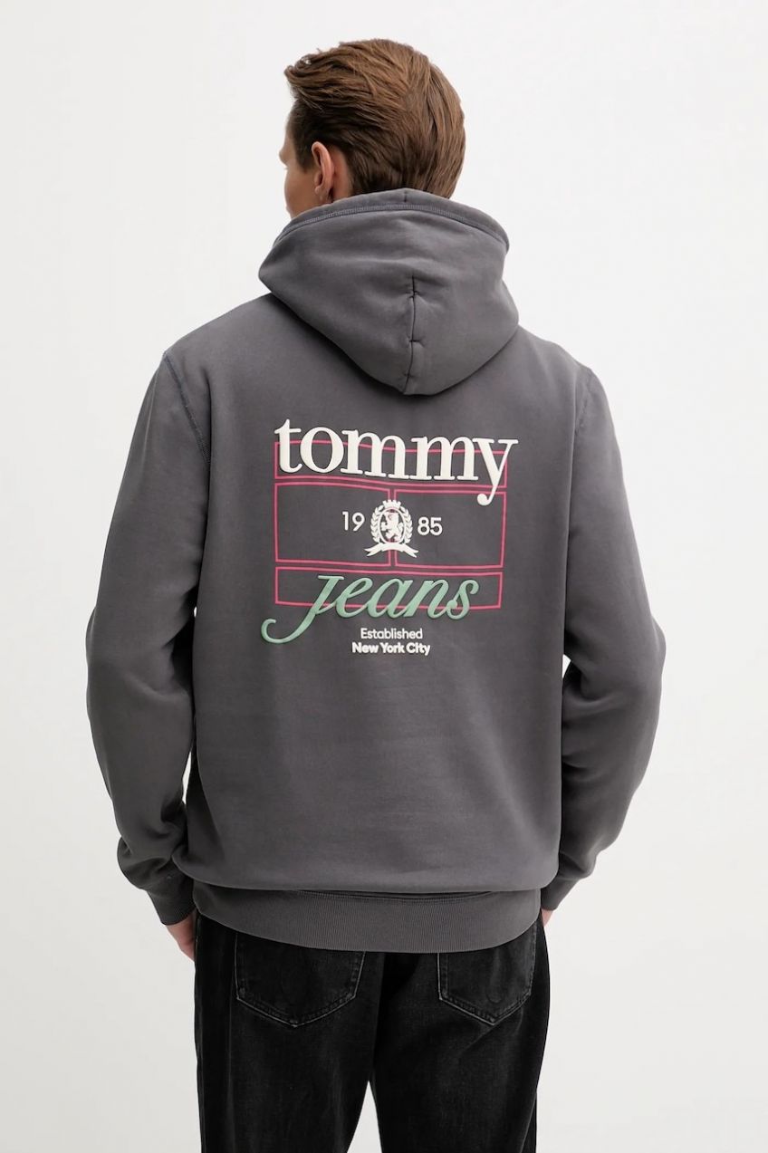 Mikina Tommy Jeans šedá farba, s kapucňou, s potlačou, DM0DM22085