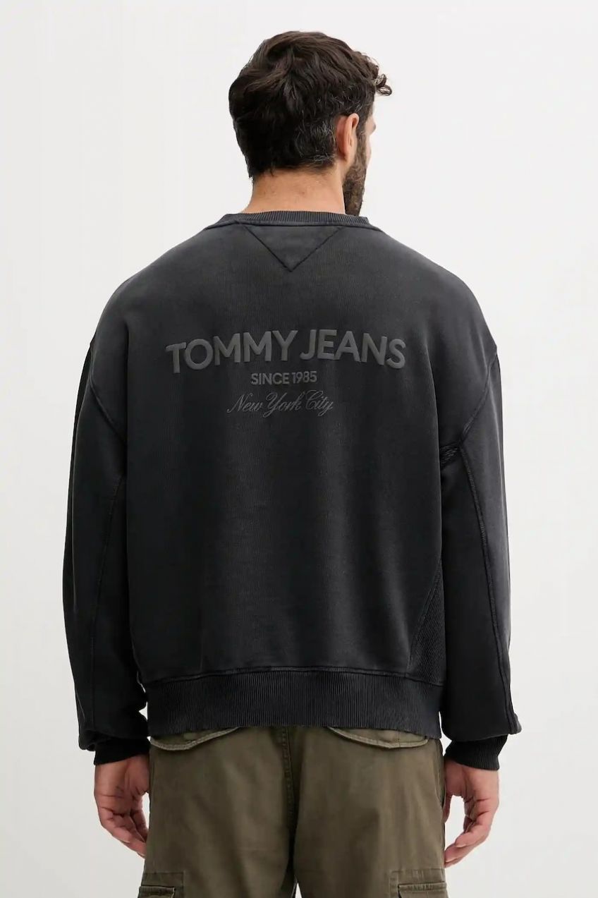 Bavlnená mikina Tommy Jeans šedá farba, s nášivkou, DM0DM22079